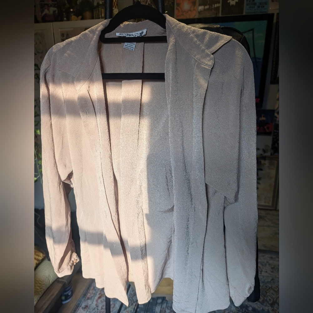 Ladybug Authentics Womens Size 8 Beige Blouse